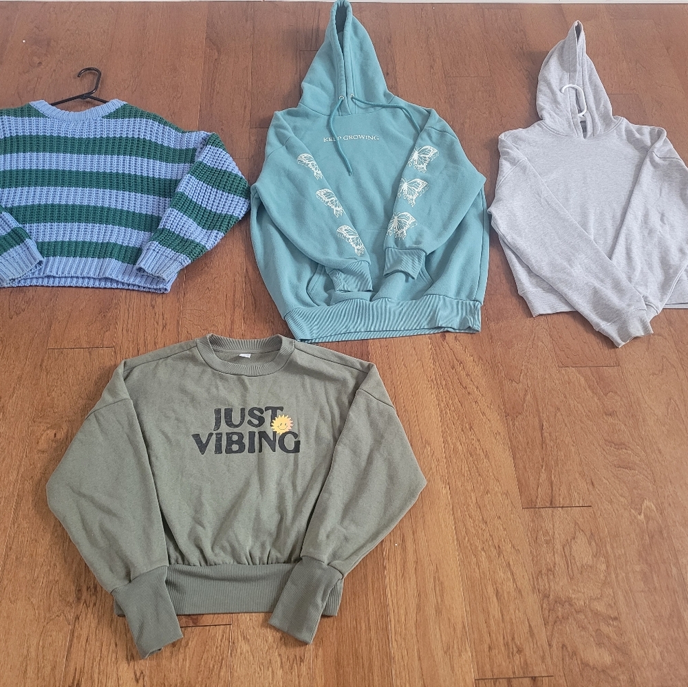lot of 4 items teens cotton hoodies, sweatshirt, sweater size S Juniors